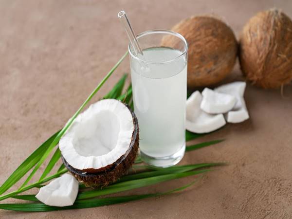 Nước dừa bao nhiêu calo? Tập gym có nên uống nước dừa?