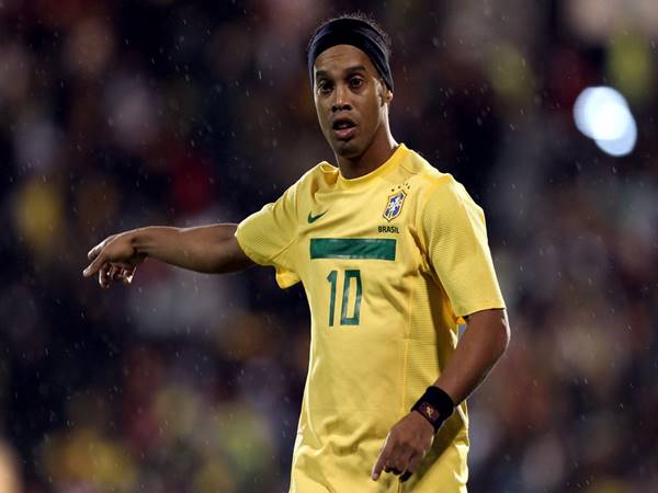 Tiền đạo Brazil xuất sắc nhất: Ronaldinho  