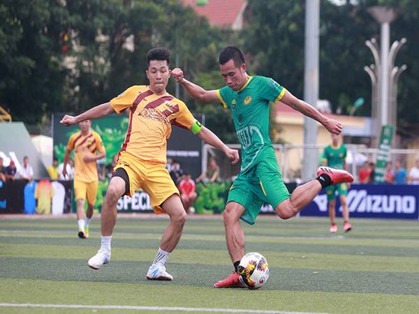 Một số lưu ý khi chơi bóng đá phủi