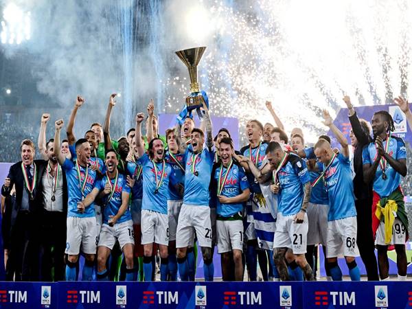 Hàng công: Bộ ba hủy diệt – Khvicha Kvaratskhelia, Victor Osimhen, Hirving Lozano