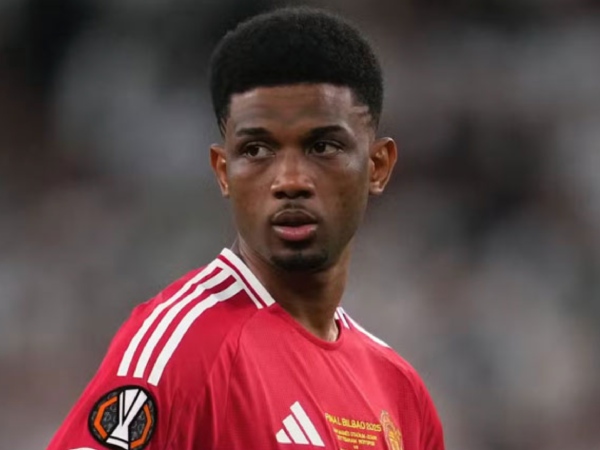 CĐV MU phẫn nộ vì Ruben Amorim lãng phí ngôi sao trẻ