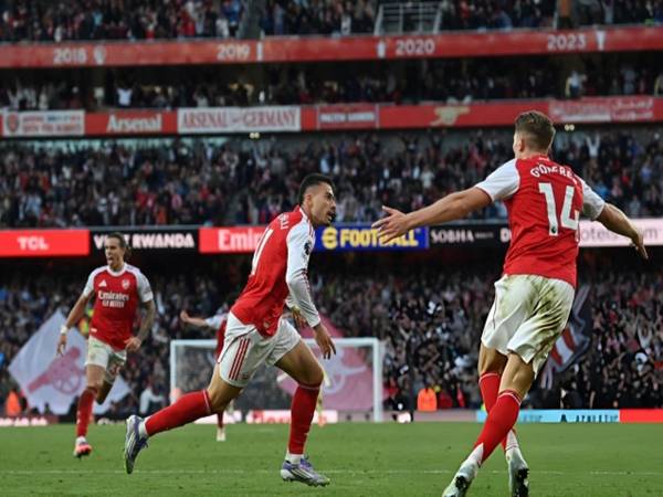 Pep Guardiola thừa nhận Arsenal chơi hay hơn