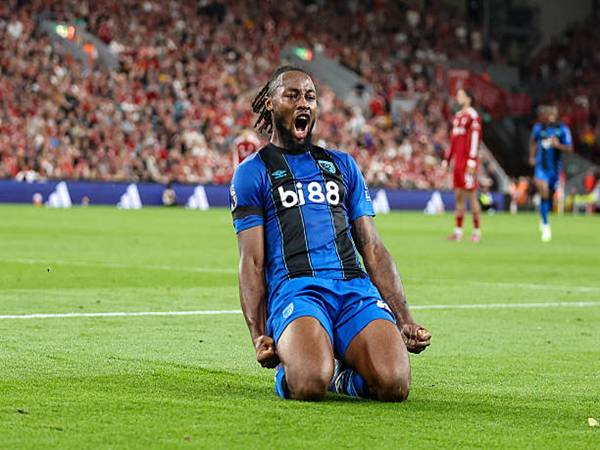 Man United nhập cuộc quyết liệt trên bàn đàm phán