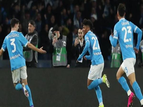 Tin Napoli: Tân binh Santos cứu Napoli thoát thua